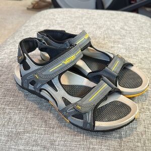 Vento Black and Yellow Sandals